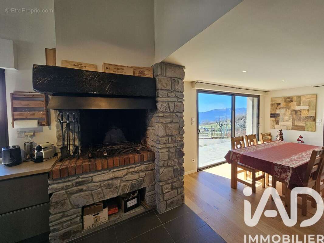 Maison 286 m² à Saint-Apollinaire  - photo 9