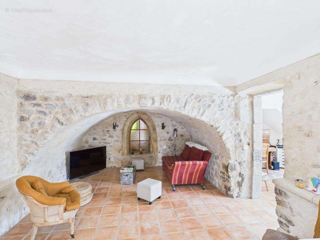 Maison à ALBA-LA-ROMAINE