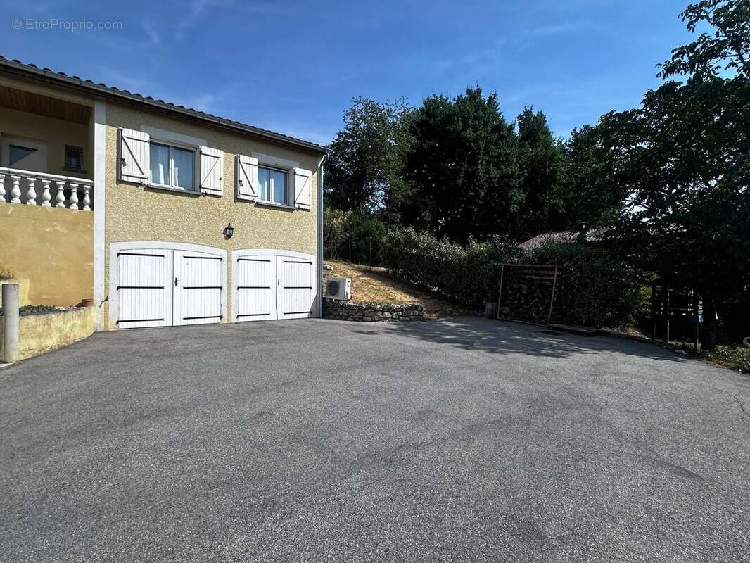 Maison 95 m² à La Cote-Saint-Andre  - photo 2