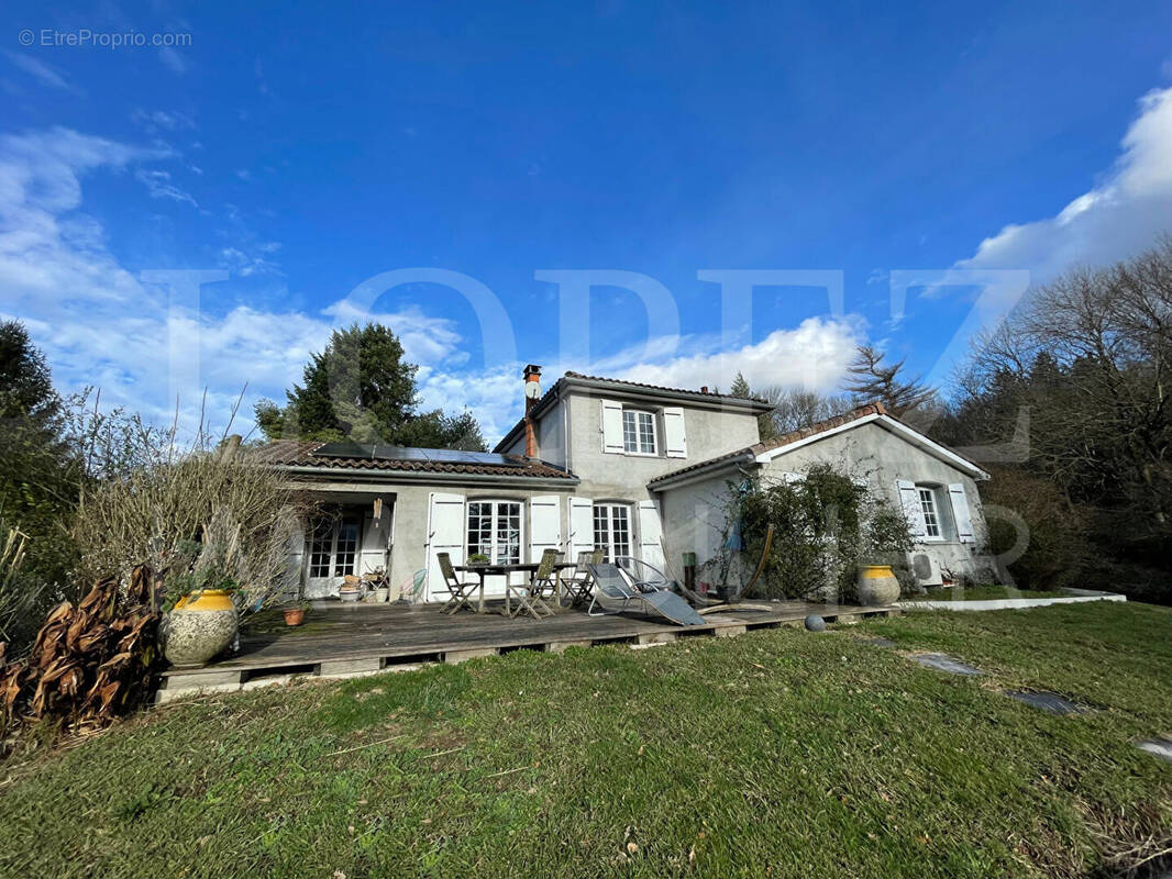 Maison à BOUT-DU-PONT-DE-LARN