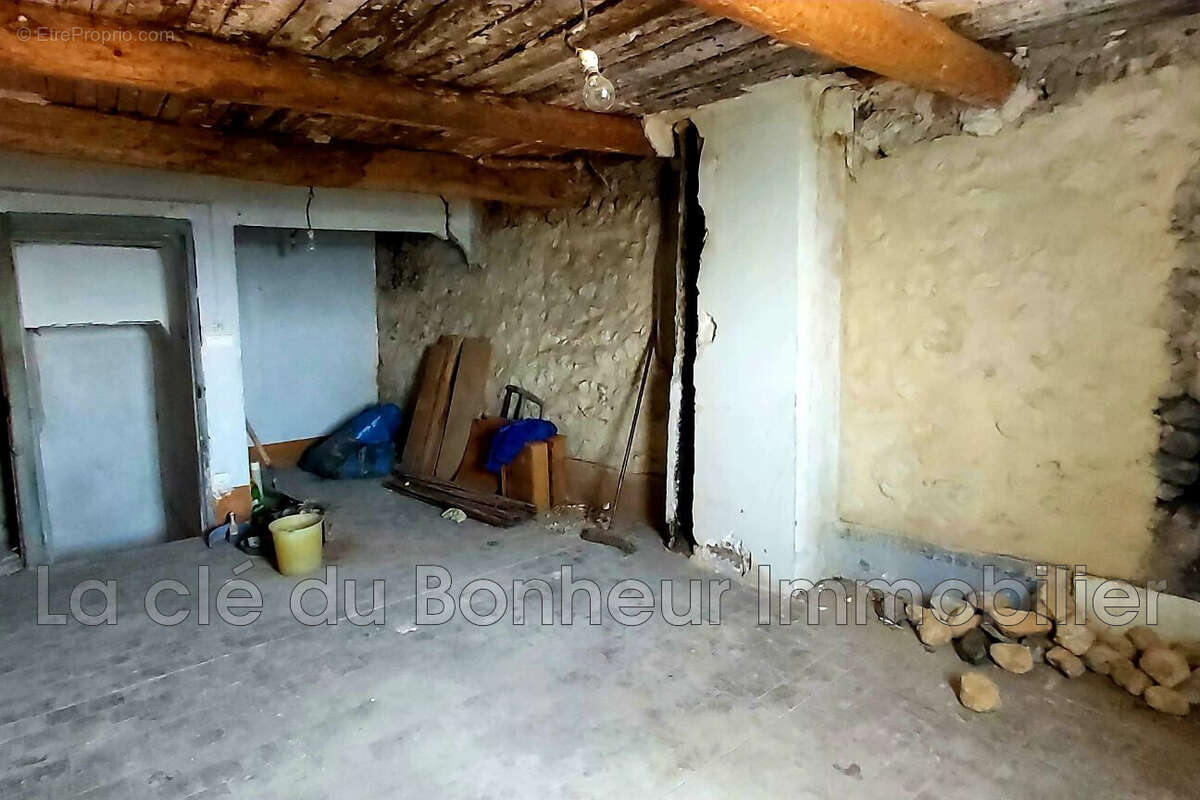 Maison 105 m² à Saint-Jurs  - photo 8