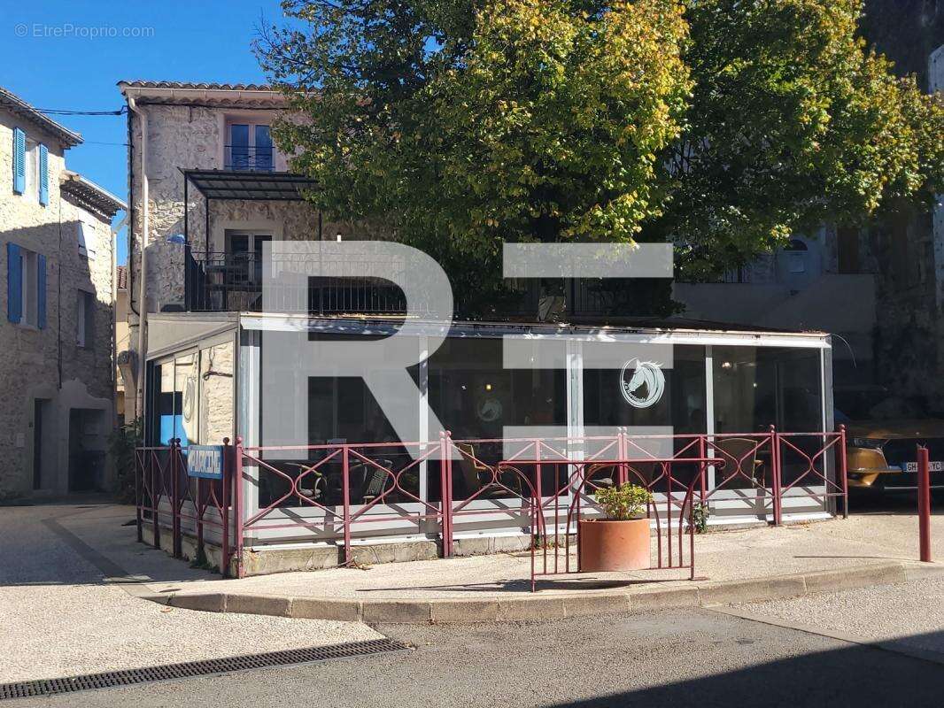 Commerce à LA CALMETTE