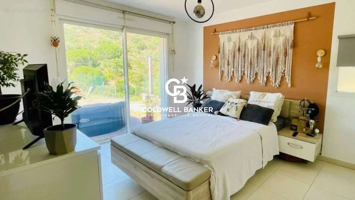 Maison individuelle avec deux appartements indépendants, piscine et jardin - photo 6