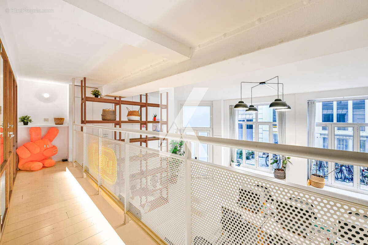 1er étage avec deux pièces - Appartement à PARIS-10E