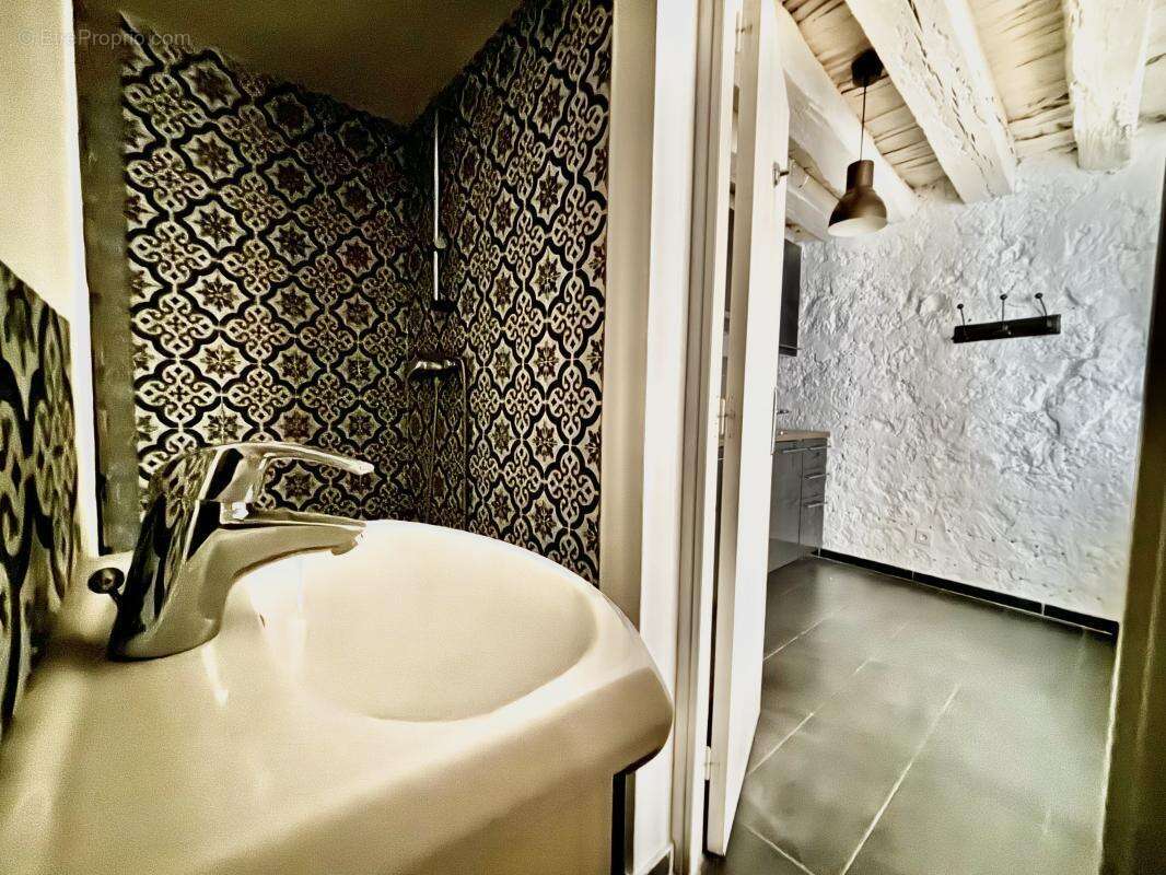 Commerce à PARIS-6E