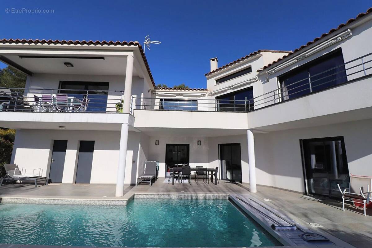 Maison à SAINT-CYR-SUR-MER