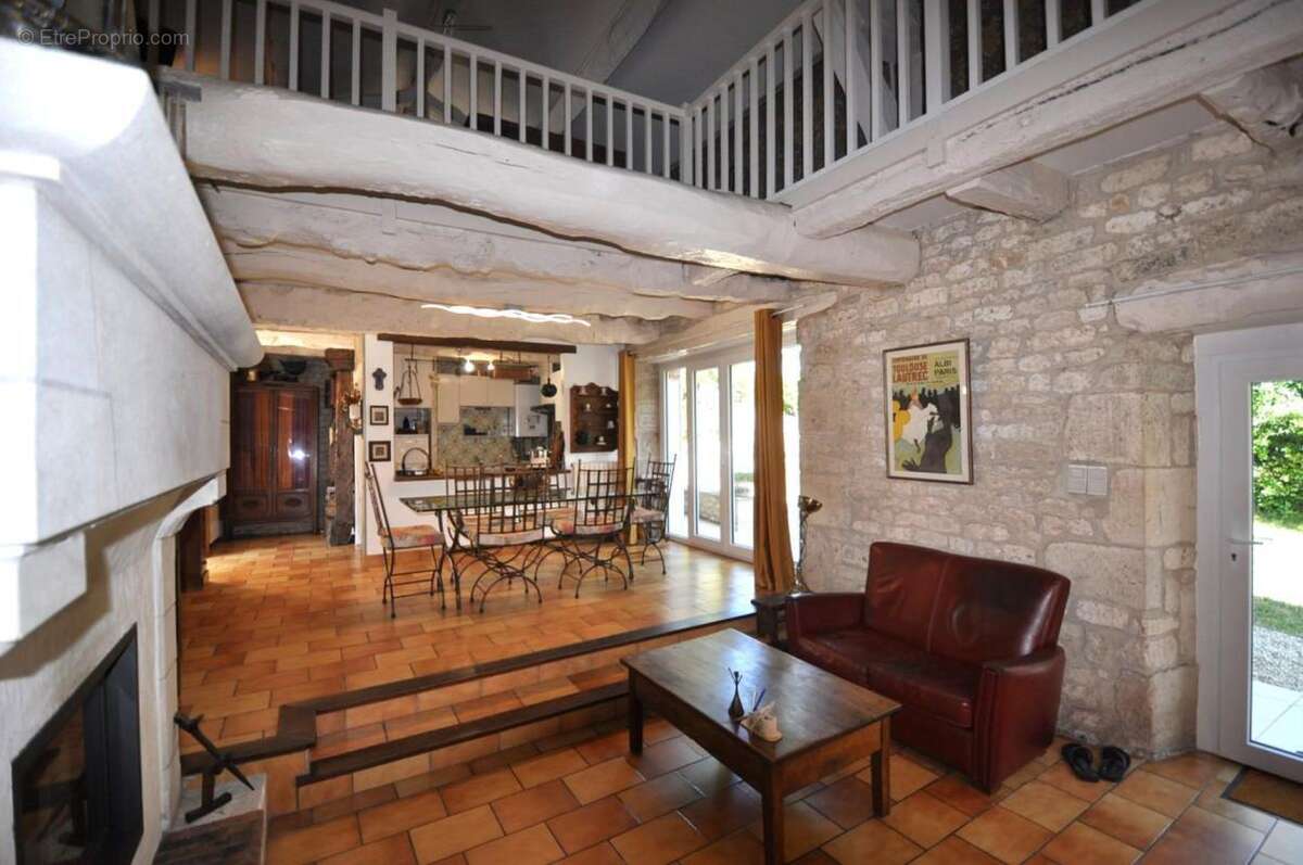 Maison à VILLENEUVE-SUR-VERE