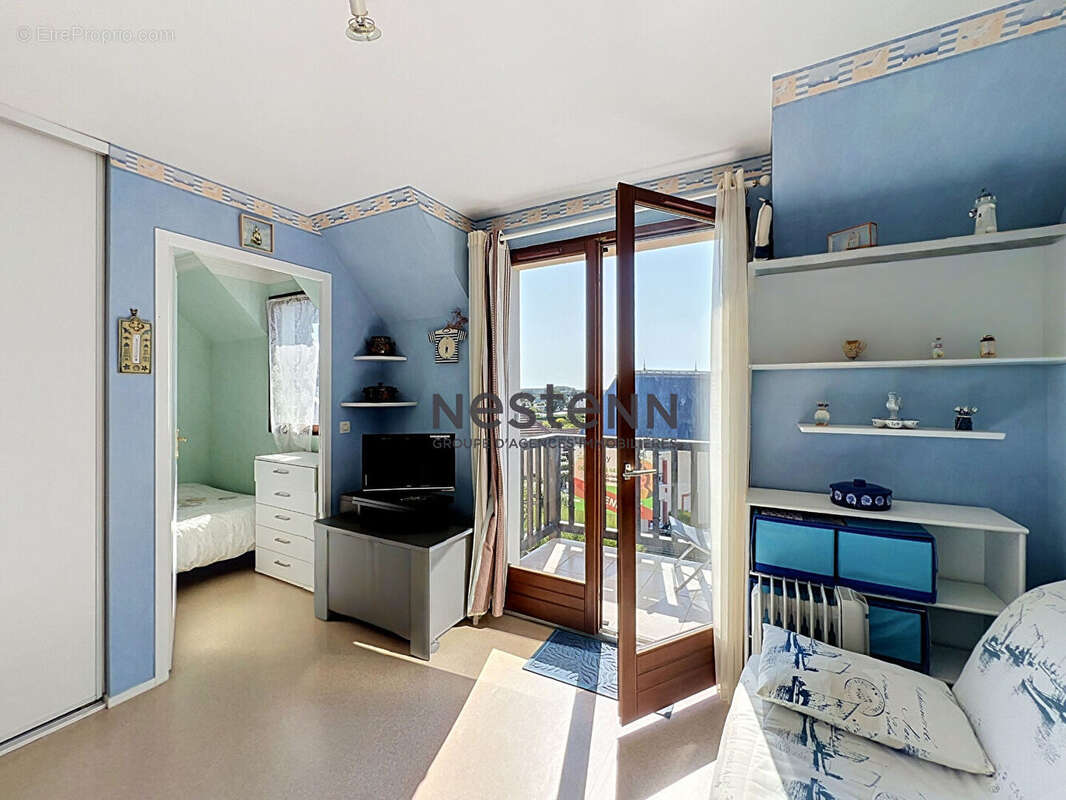 A vendre studio dernier étage avec coin nuit et balcon à deux pas de la plage - photo 5