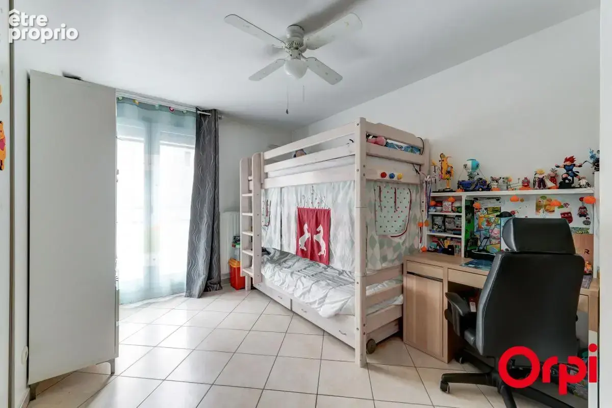 A vendre - Appartement type T4 de 75 m2 avec balcon et garage double - photo 9