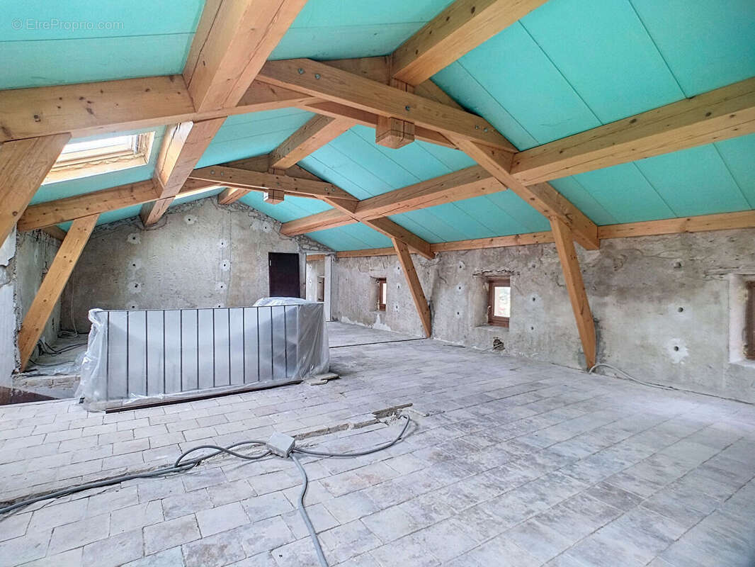 Maison à CAMARET-SUR-AIGUES