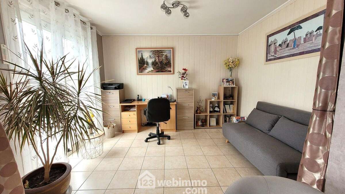 Un second salon, pouvant servir de 4ème chambre - Maison à LONGEVILLE-SUR-MER