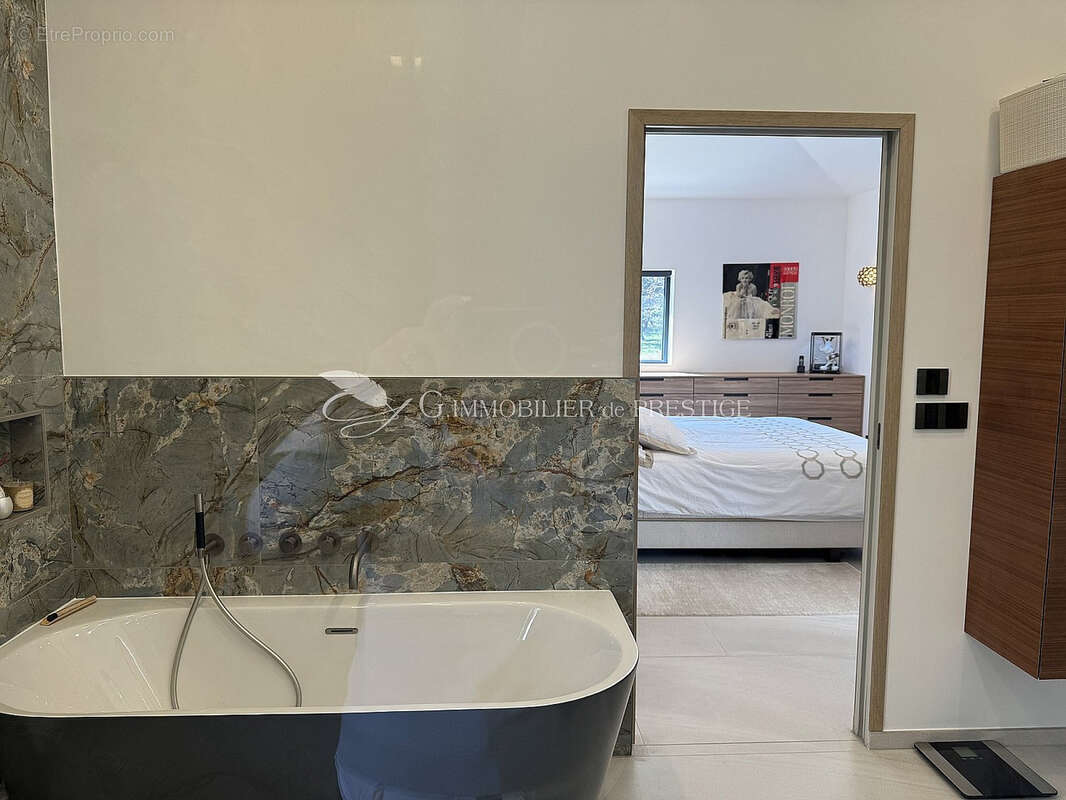 Maison à L'ISLE-SUR-LA-SORGUE