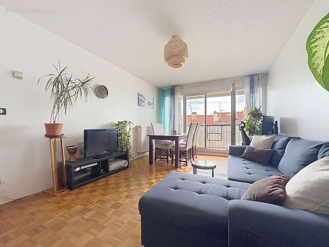 Appartement 4 pièce(s) 73 m2 avec deux balcons au pied du métro L.11 Carnot - photo 7