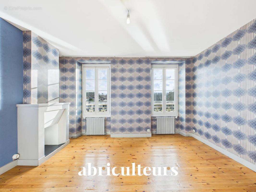 Maison de Maître au coeur du centre ville en vente à Jarnac (16200) - photo 13