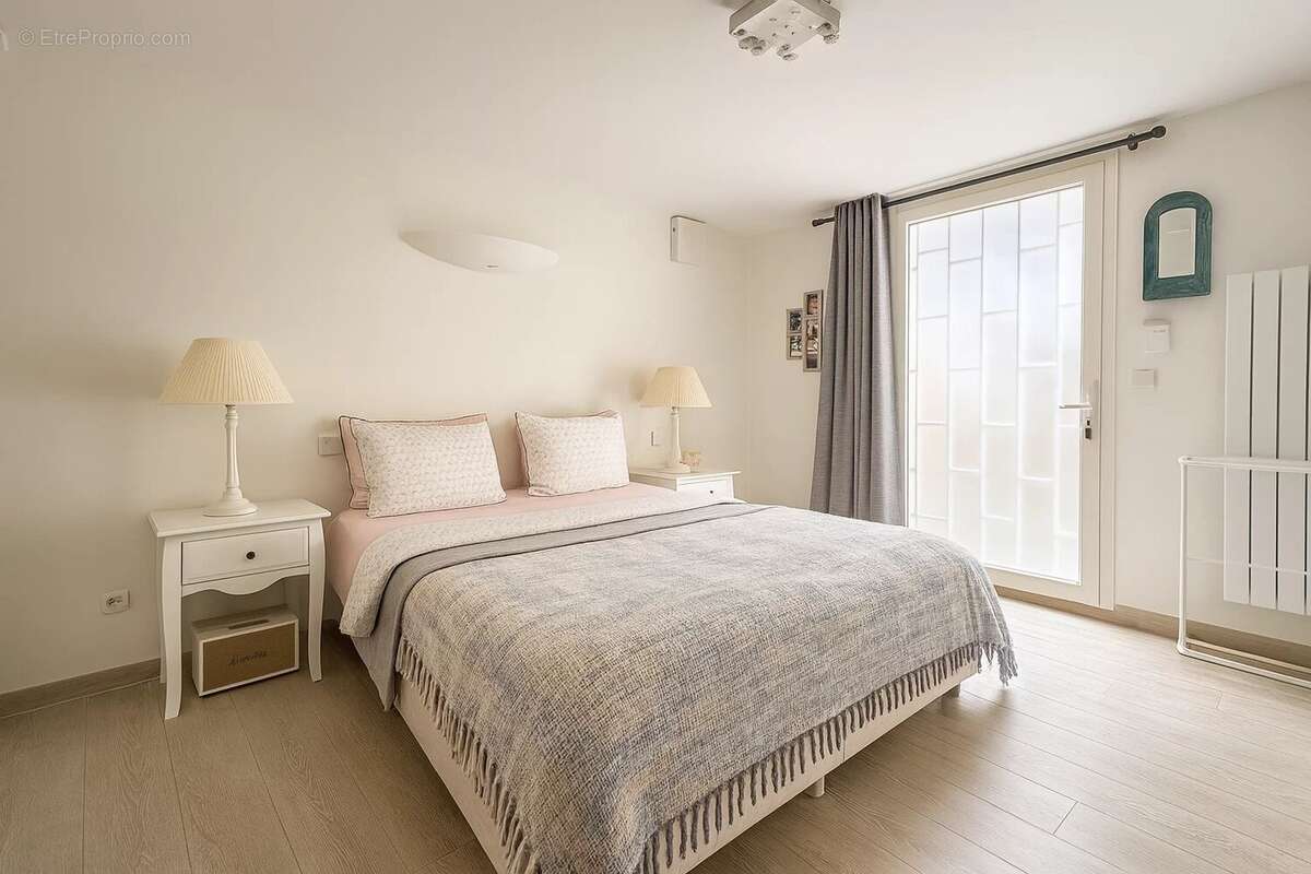 Maison à VILLE-D&#039;AVRAY