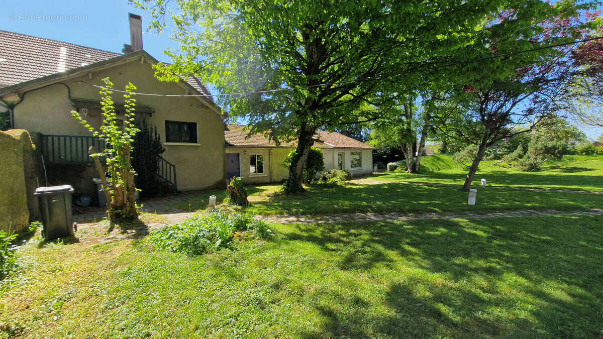 NOZAY - Propriété exceptionnelle et rare de 7 et 8 pièces de 248 m² habitable sur terrain clos de 2144 m² + dépendances de 80 m² - photo 4