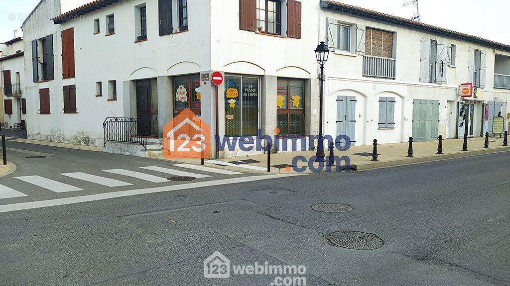 Commerce à SAINTES-MARIES-DE-LA-MER