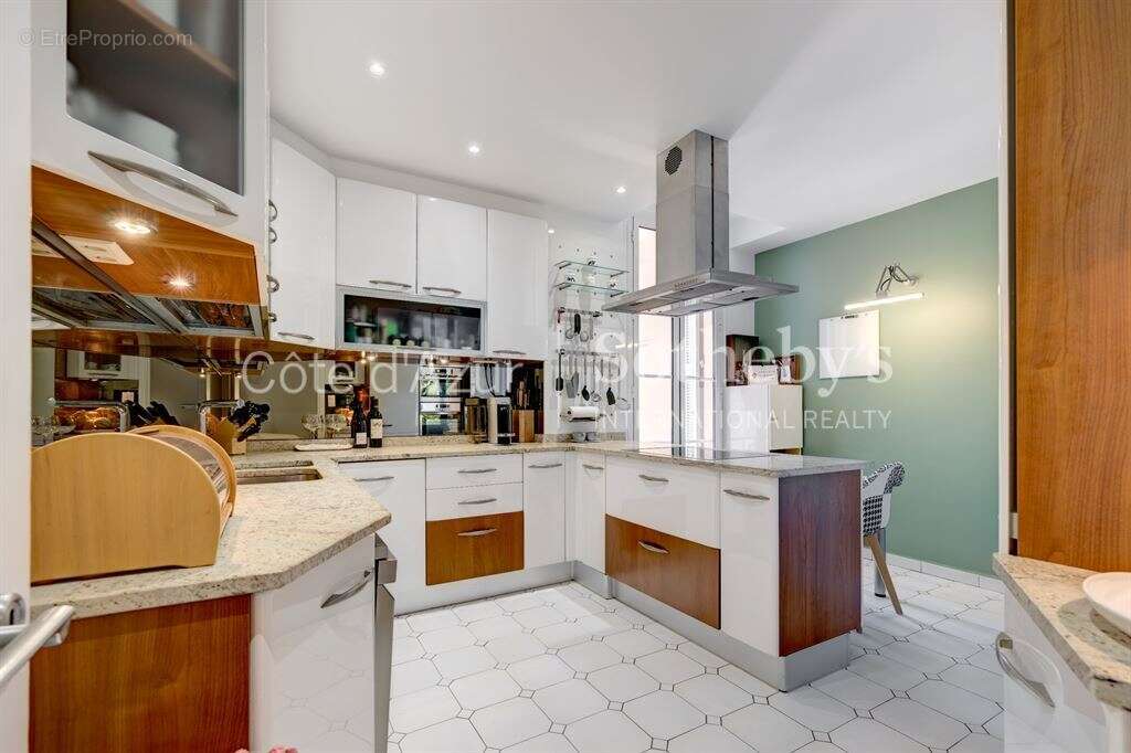 Appartement bourgeois Belle Époque avec vue mer au centre de Cannes - photo 6