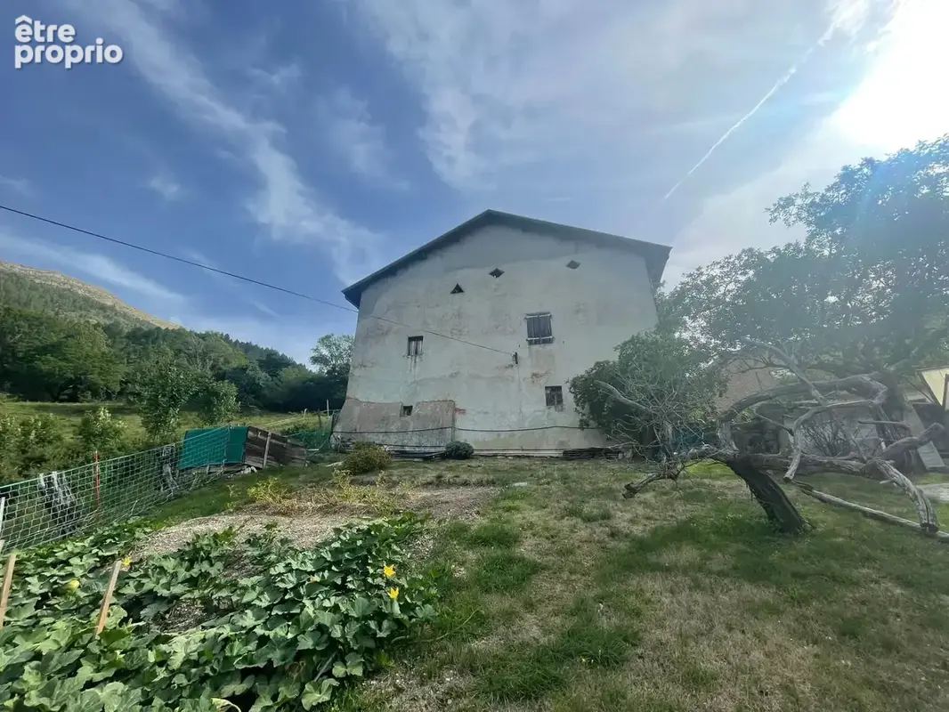 Maison de campagne indépendante à restaurer – Grimone (26) - photo 8