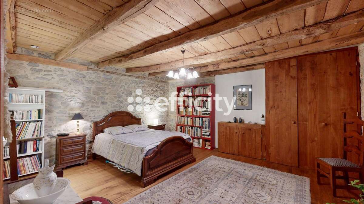 Maison à CONDAT-SUR-VEZERE