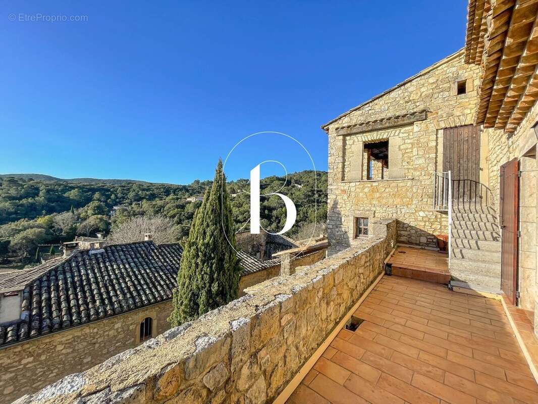 Maison à LA ROQUE-SUR-CEZE