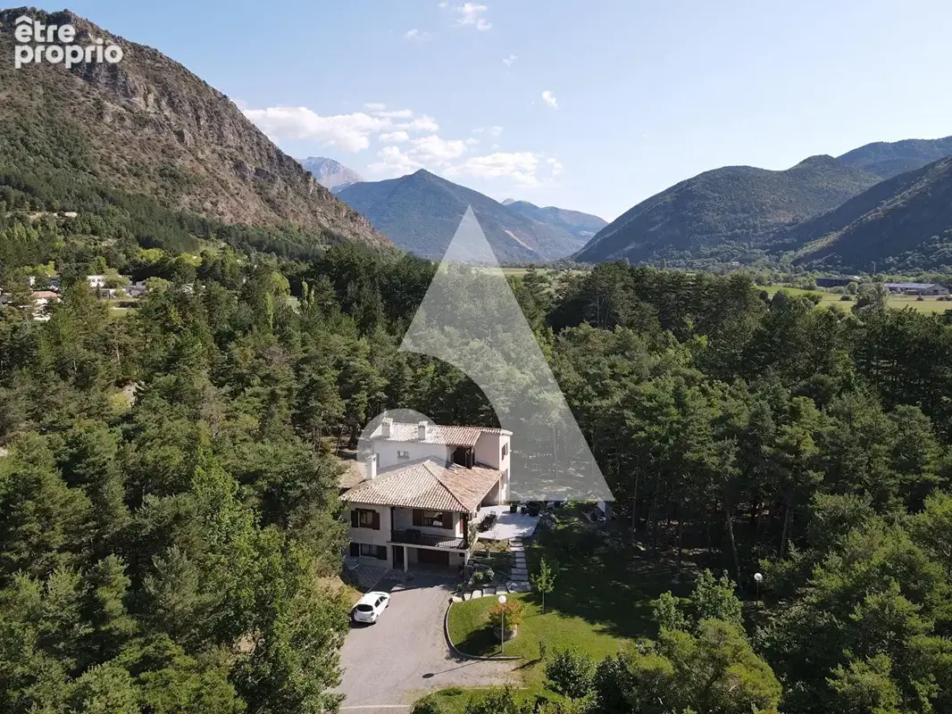 Une maison rénovée au coeur d'un environnement rare/Users/thevenetloula/Downloads/24b3d1dc-3c41-415d-b6ec-c535baa79beb.JPG - photo 3