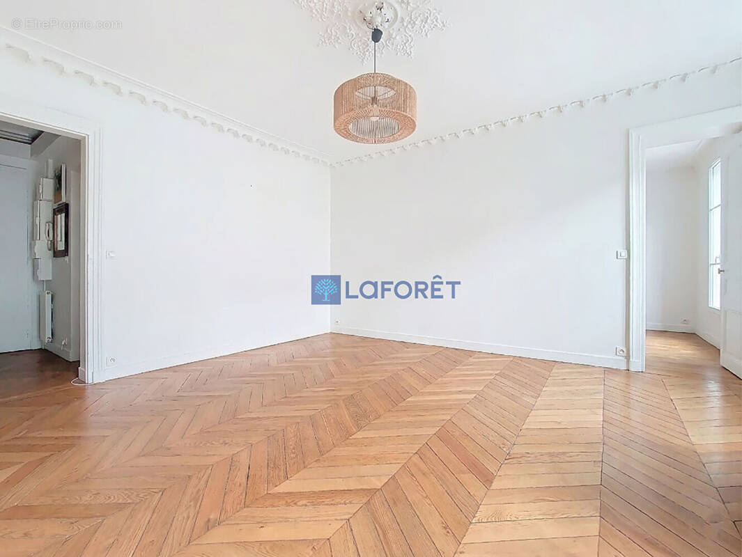 Appartement à PARIS-1E