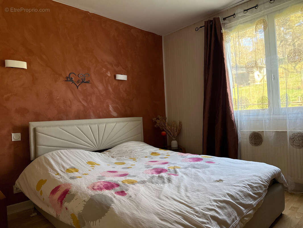 Maison à SAINT-MARTIN-LA-SAUVETE