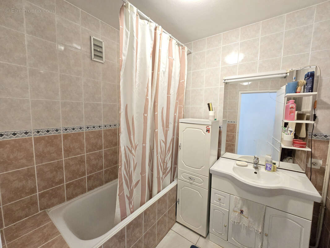 Appartement à PIERRE-BENITE