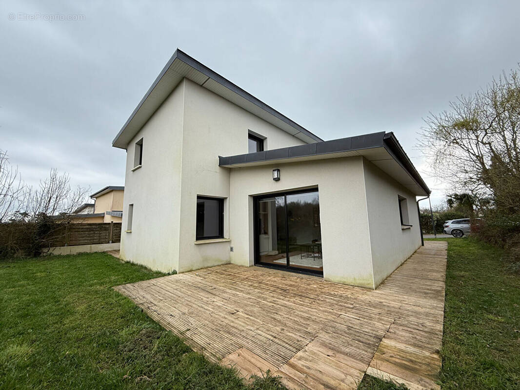 Maison à LE RELECQ-KERHUON