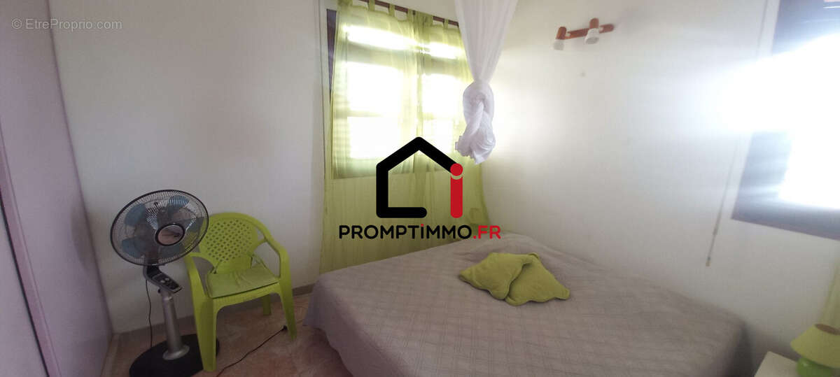 chambre 1 avec dressing encastré - Maison à RIVIERE-SALEE