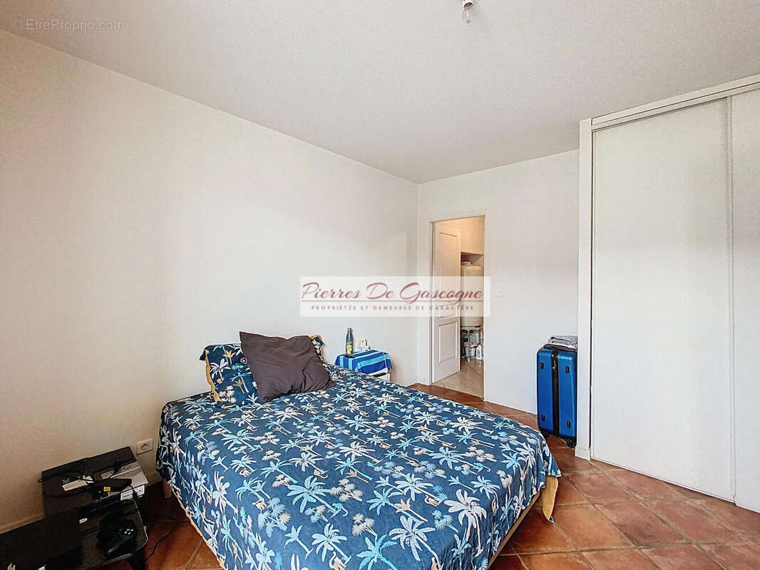 Appartement  A1er étage - Maison à VIC-FEZENSAC