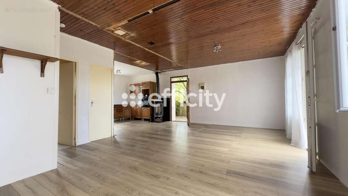 Maison à SAINT-BARTHELEMY-LE-PLAIN