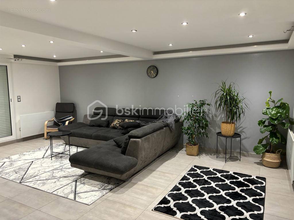 Maison à SAINT-PIERRE-DU-PERRAY