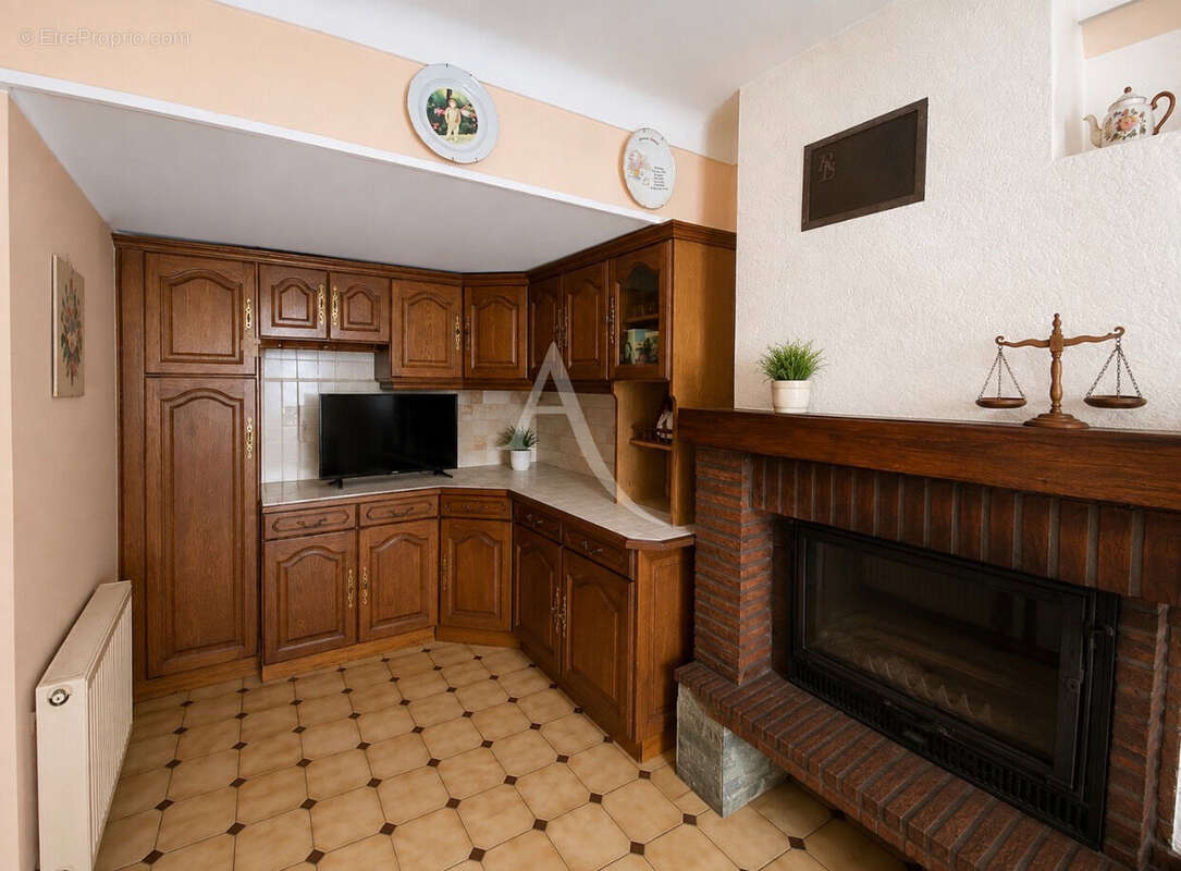 Maison  6 pièces - Fort potentiel -St Philbert de Gd lieu- Terrain clos 900 m2 - photo 2