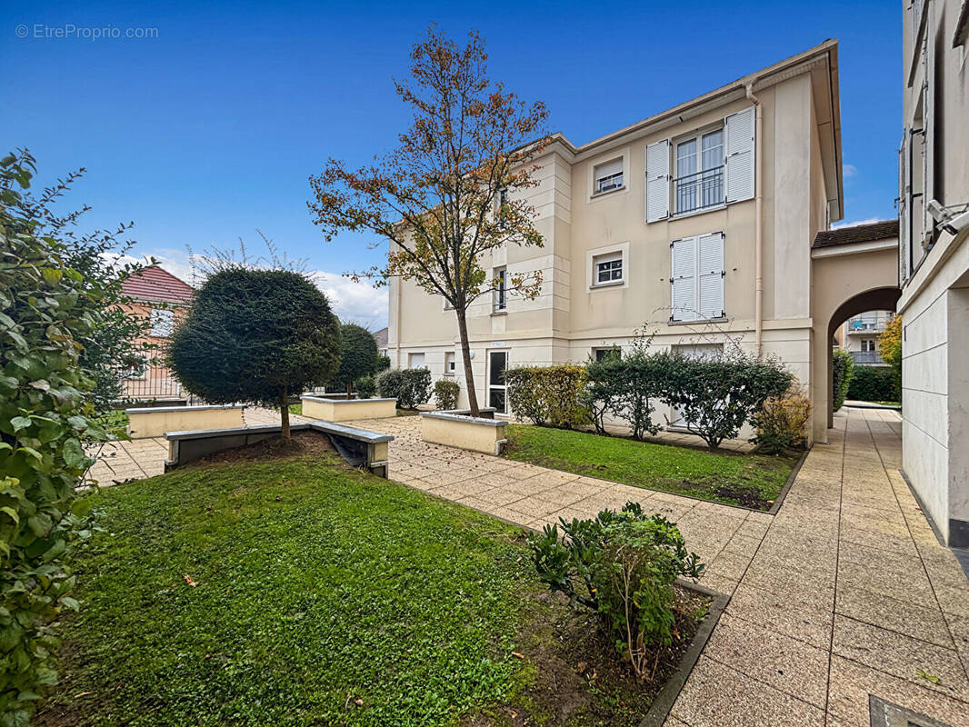 Appartement à SAVIGNY-LE-TEMPLE