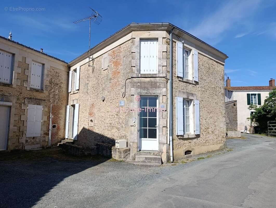 Maison à SIGOURNAIS