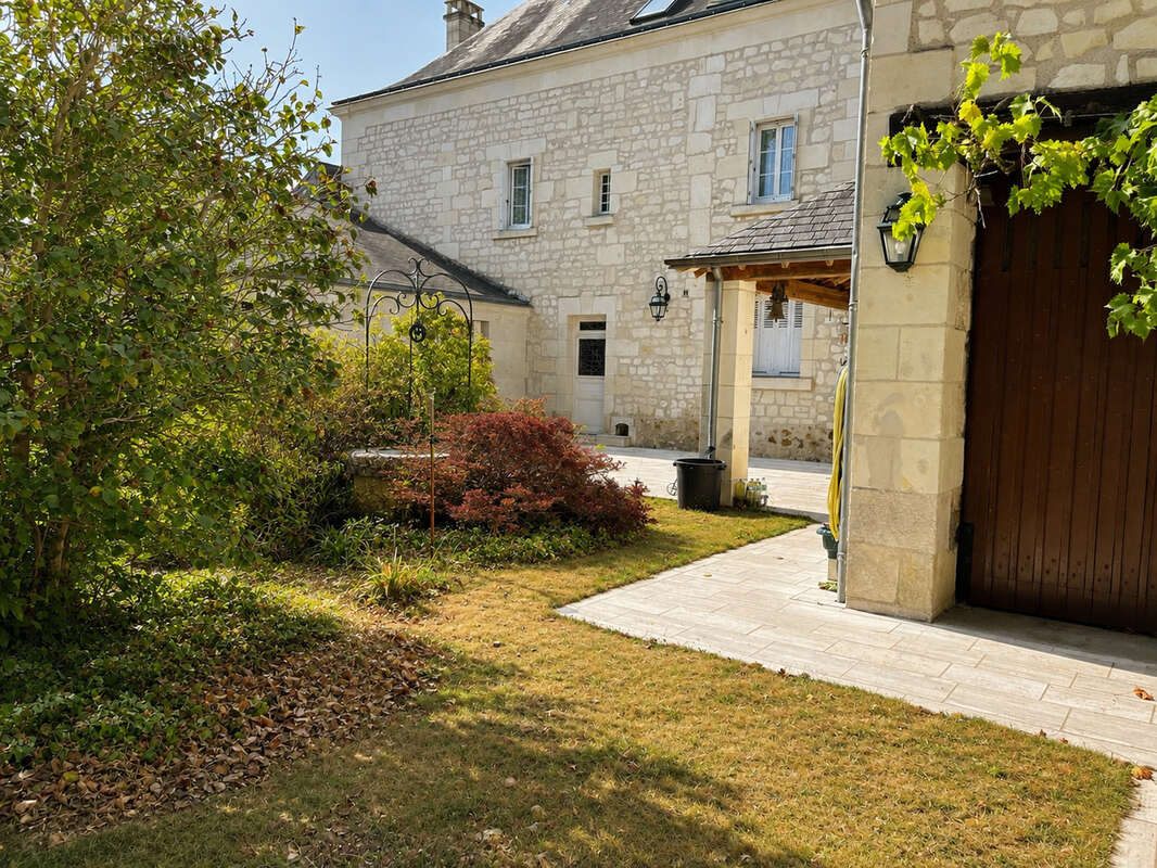 Propriété de caractère avec maison d'amis indépendante   Centre de Bourgueil - photo 3
