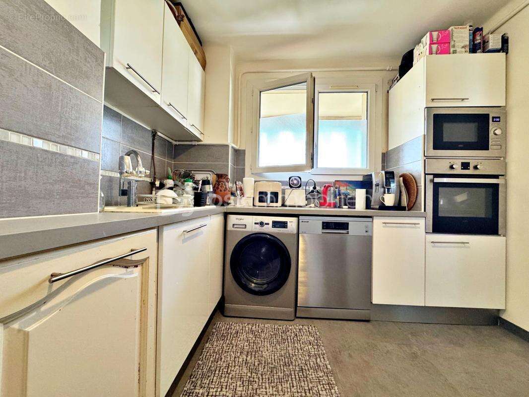 Dpt var - hyeres-les-palmiers - appartement t4 de 73 m² en duplex - 2 eme et 3 eme etage - photo 9