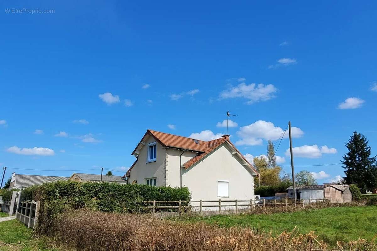Maison à SALIGNY-SUR-ROUDON