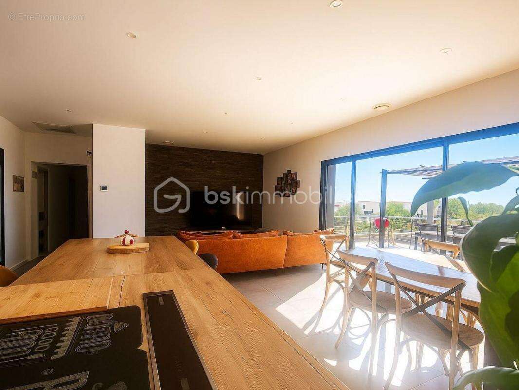 Maison à BELLEGARDE