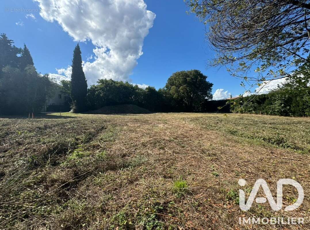 Terrain 785 m² à Maillane  - photo 3