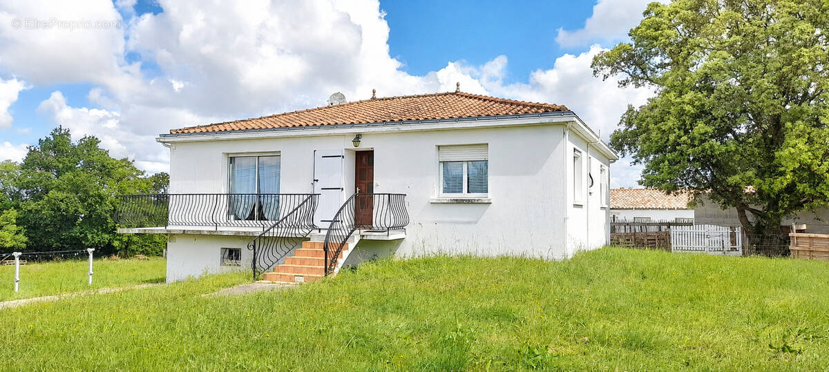 Maison à AVRILLE