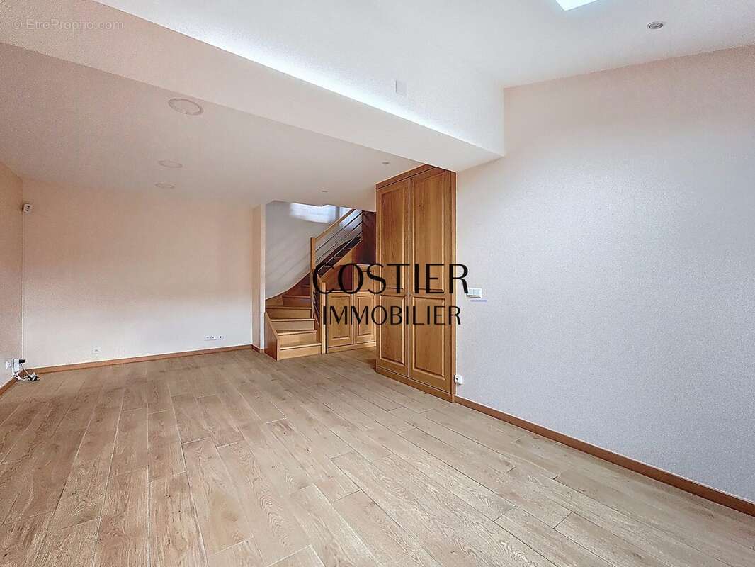 Maison à SAINT-MAUR-DES-FOSSES