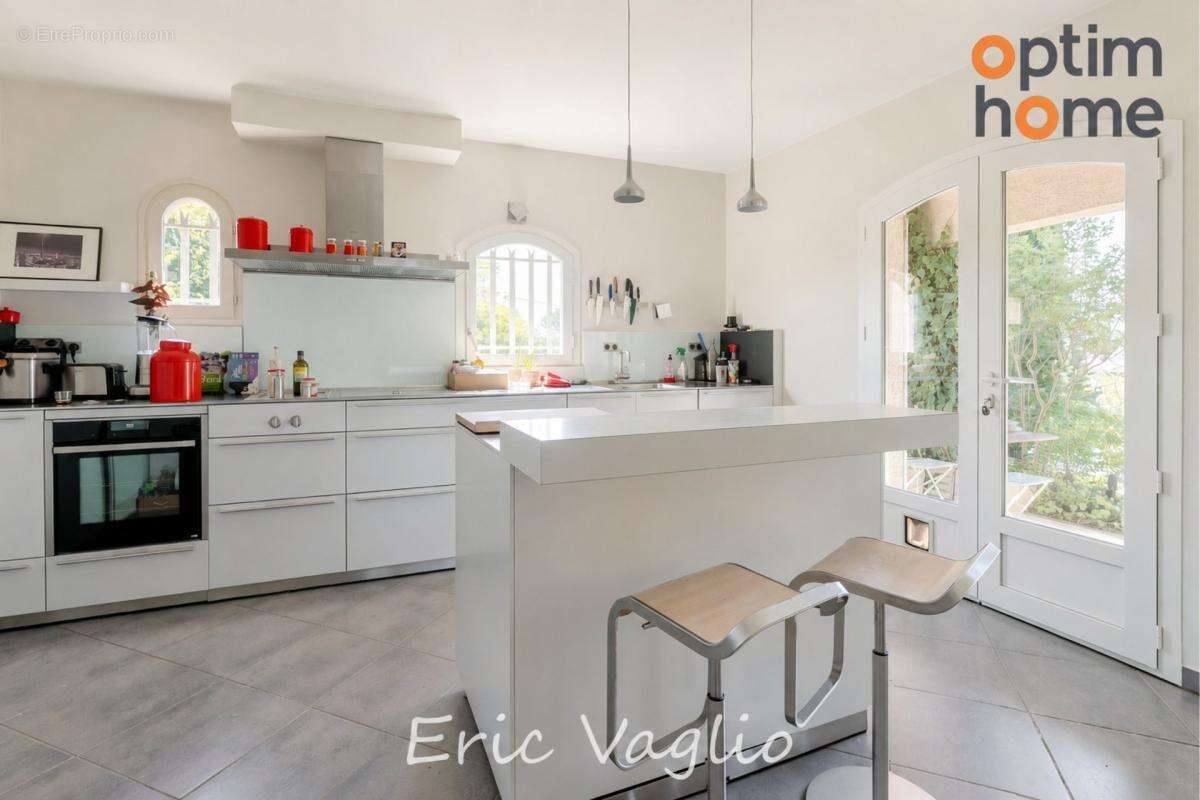 Bouc Bel Air (Aix à 10 mn) - Vente Belle Villa T5 de 269 M2, sur un terrain clos et arboré de 1257 M2 avec piscine, proche IBS,  - photo 13