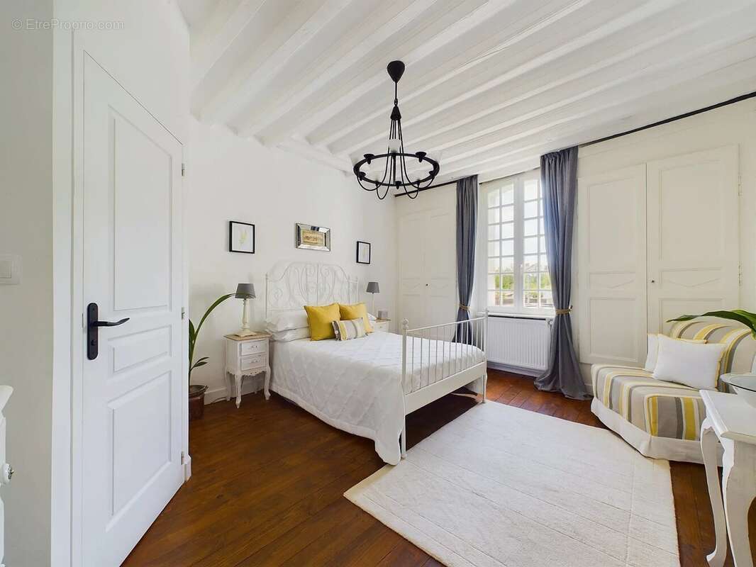 Maison à LA ROCHEBEAUCOURT-ET-ARGENTINE