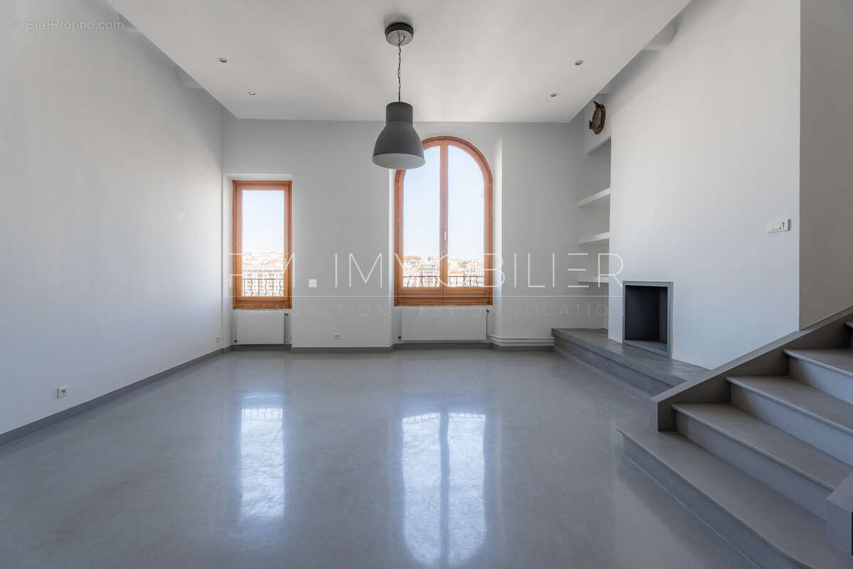Appartement à MARSEILLE-1E