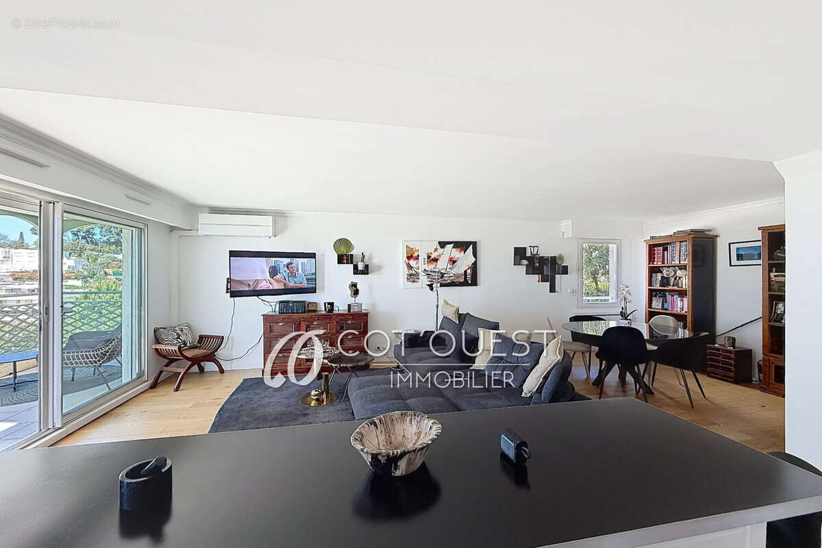 Appartement à SAINT-LAURENT-DU-VAR