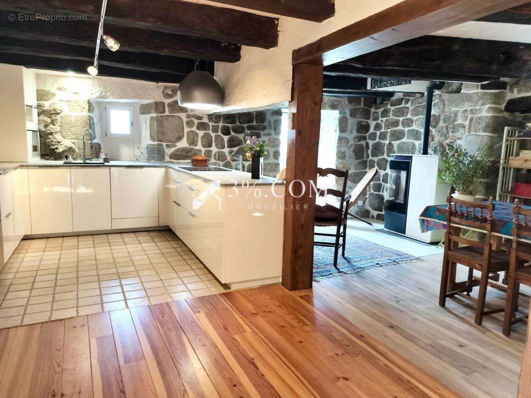 Maison à SAINT-GENEST-LACHAMP