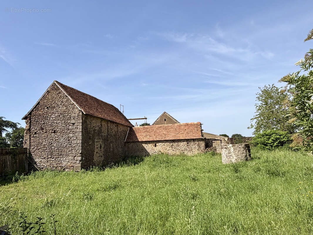 Maison à MEZIERES-SOUS-LAVARDIN